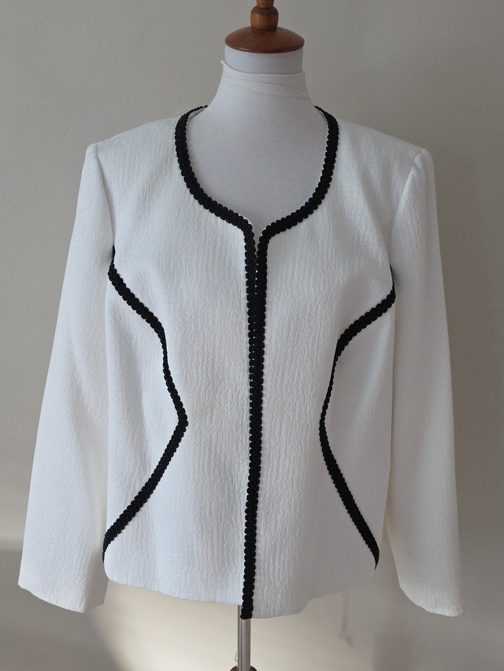 Nine West White Women's Structured Blazer Jacket with Black Trim